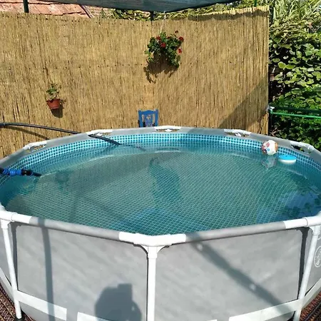 2 Haloszobas Ostanak kod kuće