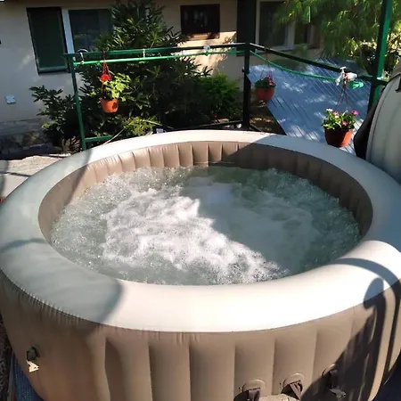 2 Haloszobas Ostanak kod kuće Kanjiza